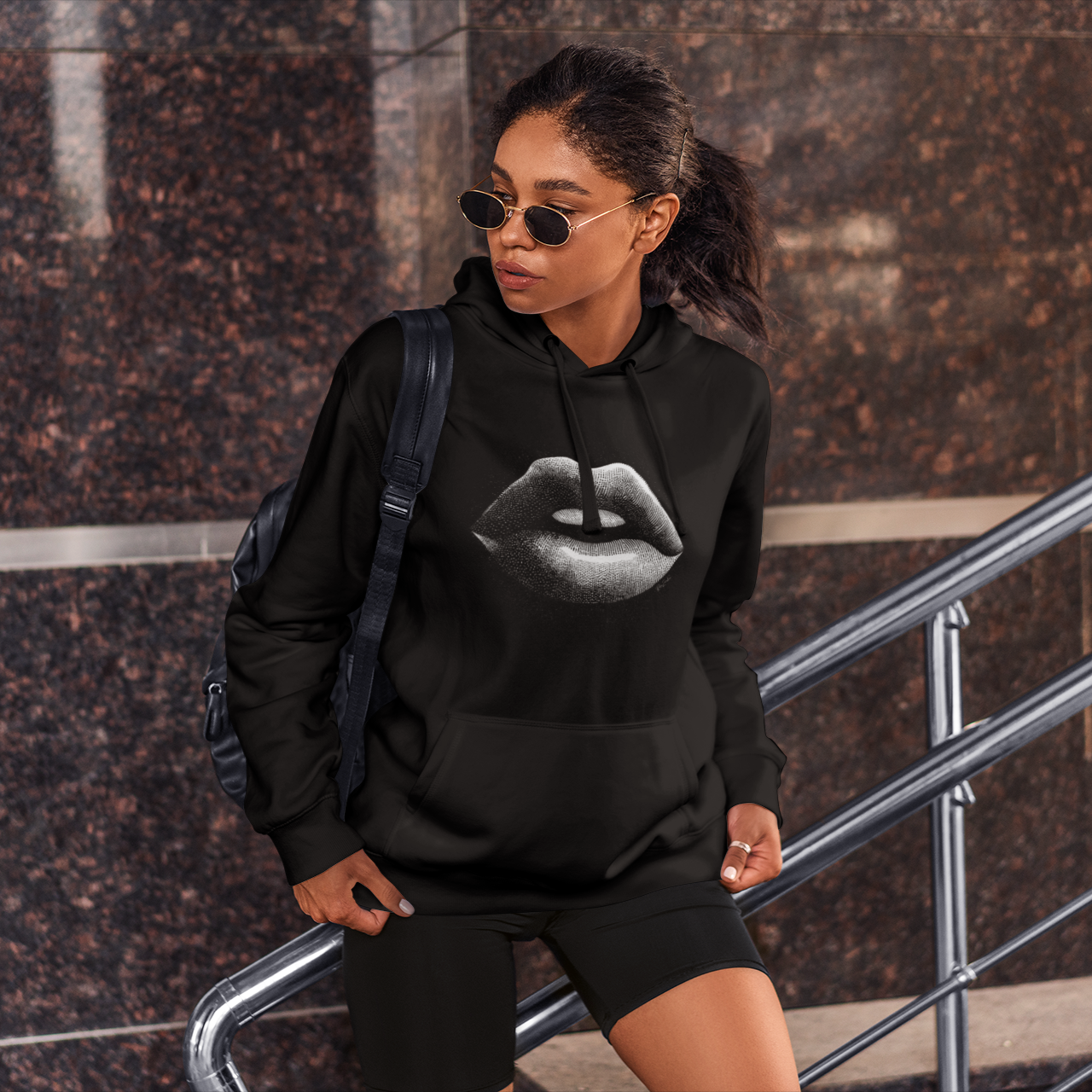 Sweat à capuche en coton bio – Design lèvres graphiques
