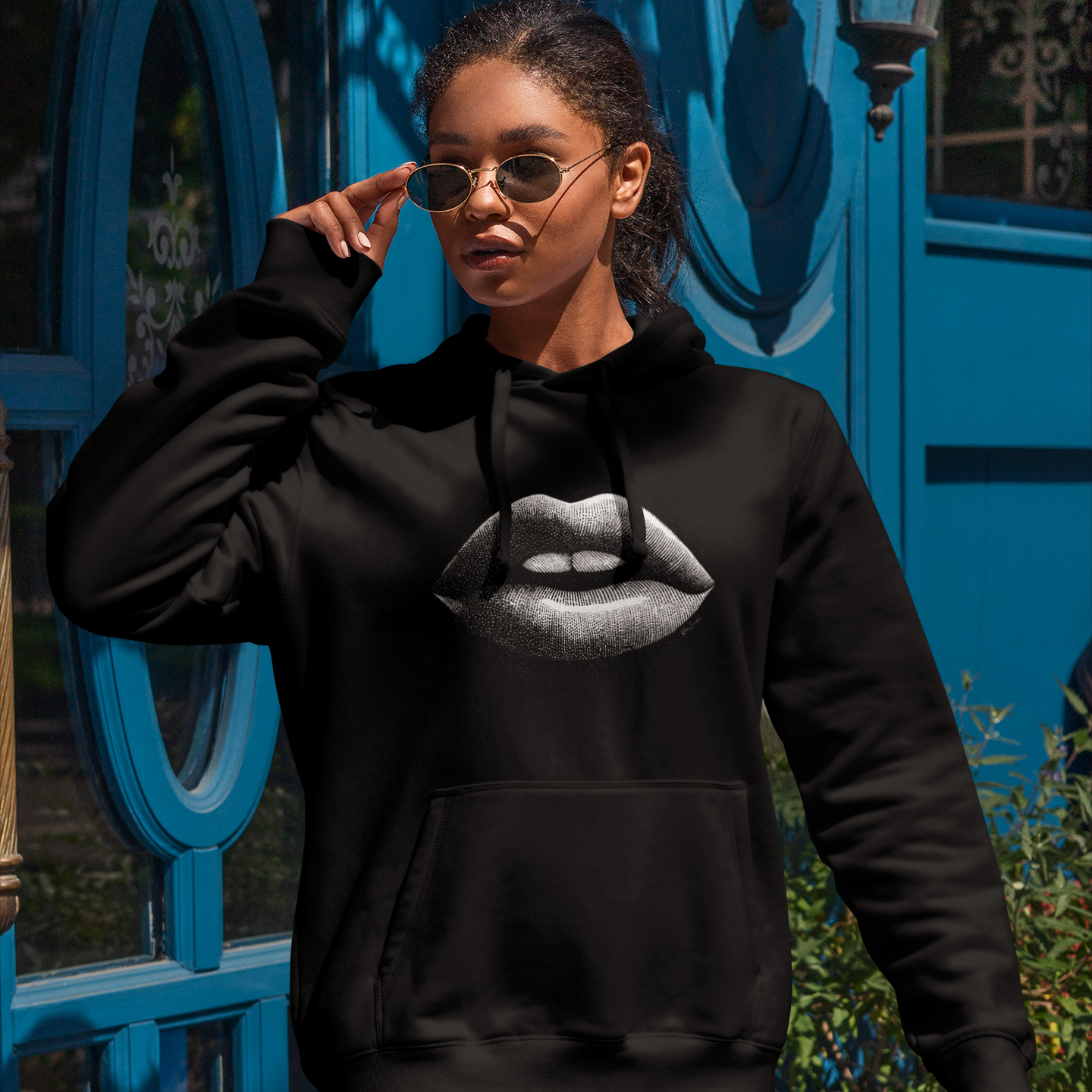 Sweat à capuche en coton bio – Design lèvres graphiques