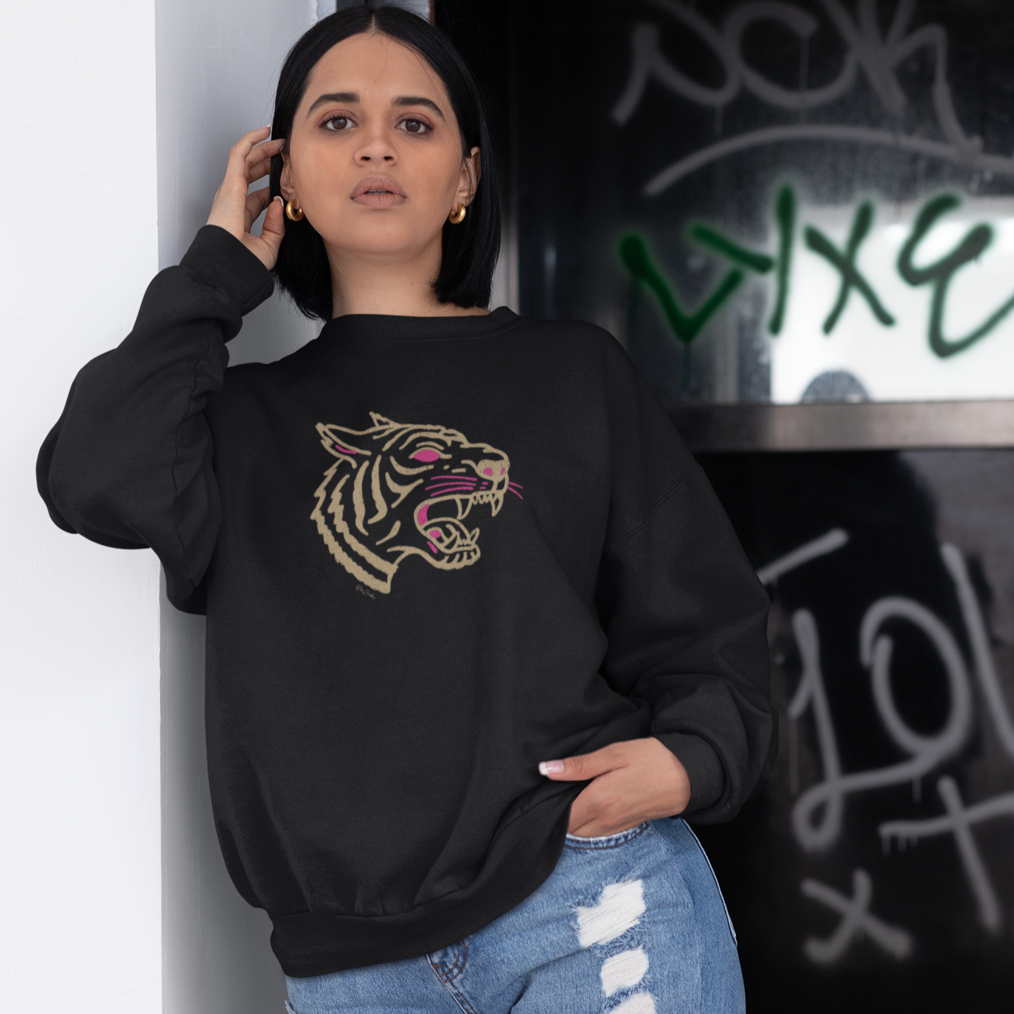 Black organic cotton sweater tiger