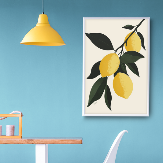 Affiche déco citron dans une cuisine moderne, mur bleu, suspension jaune, style minimaliste