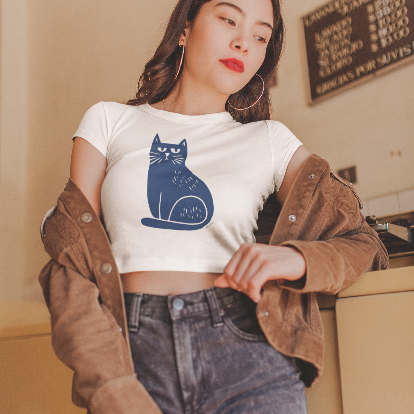T-shirt court en coton bio prérétréci - Imprimé de chat ludique