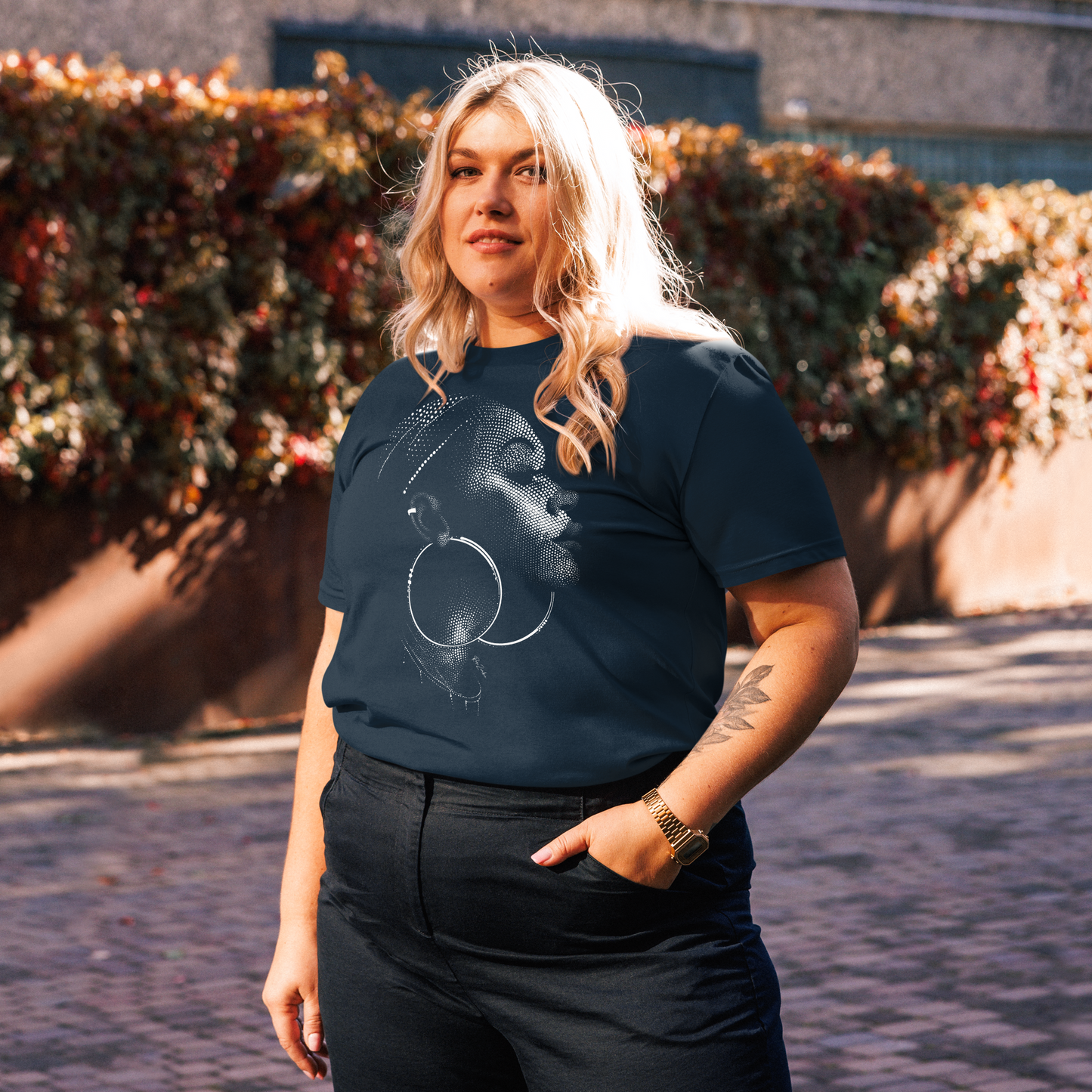T-shirt en coton bio – Portrait artistique de femme créole