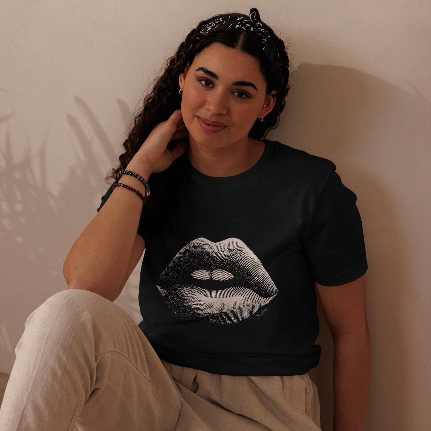 T-shirt écolo en coton recyclé – Motif artistique de lèvres