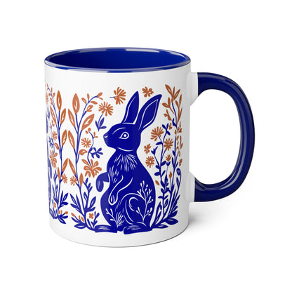 Tasse bicolore — Lapin folk art bleu cobalt et fleurs terracotta