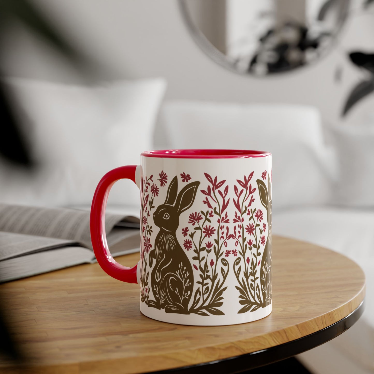 Tasse bicolore — Lapin folk art kaki et fleurs rouge framboise