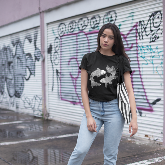 T-shirt femme en coton bio – Illustration artistique de poisson Koi