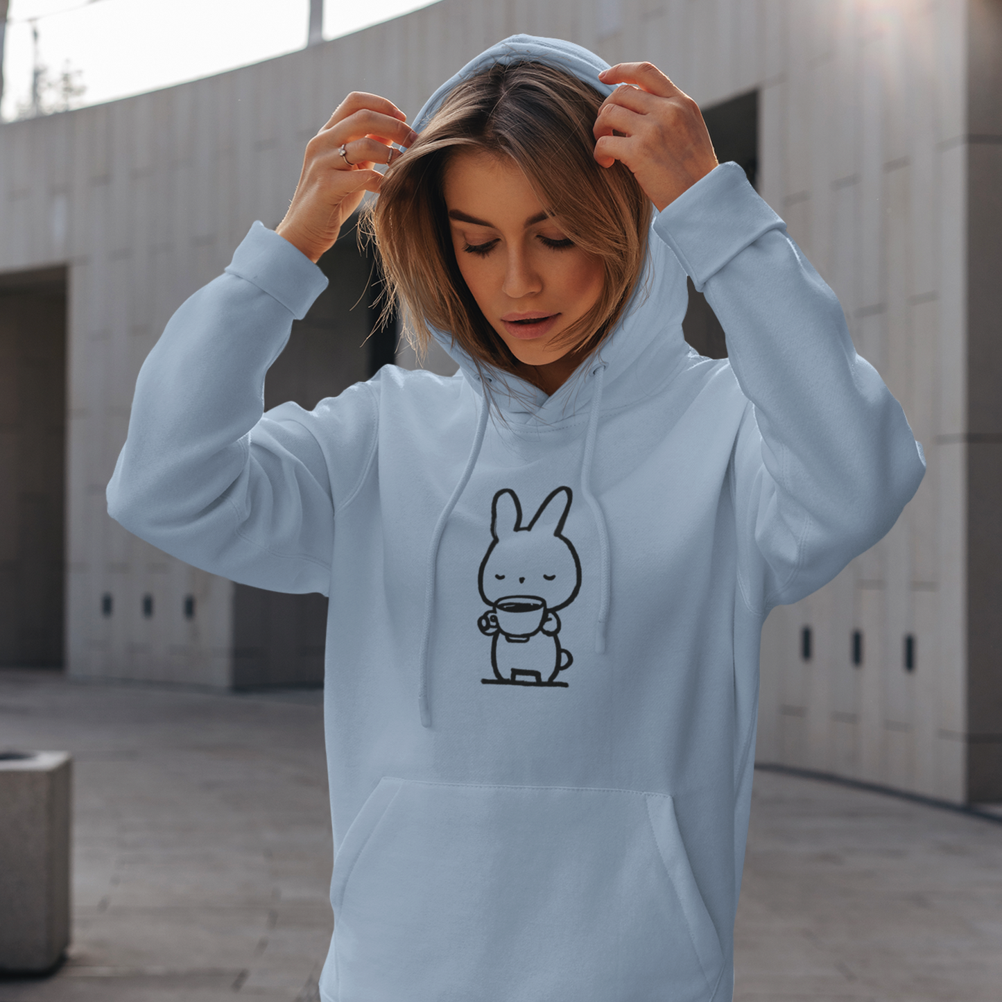 Sweat à capuche en coton durable "Pause Café" – Lapin avec tasse de café