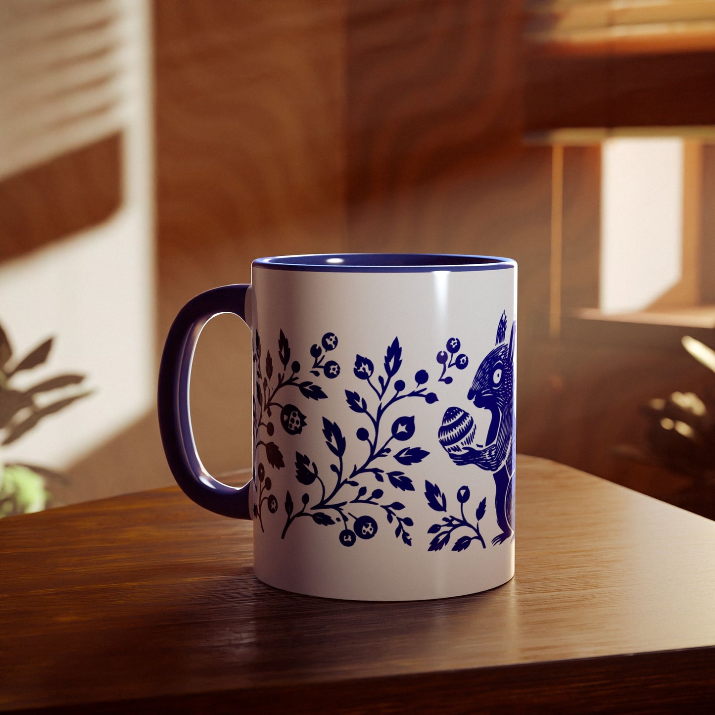 Tasse bicolore — Écureuil linocut botanique bleu cobalt