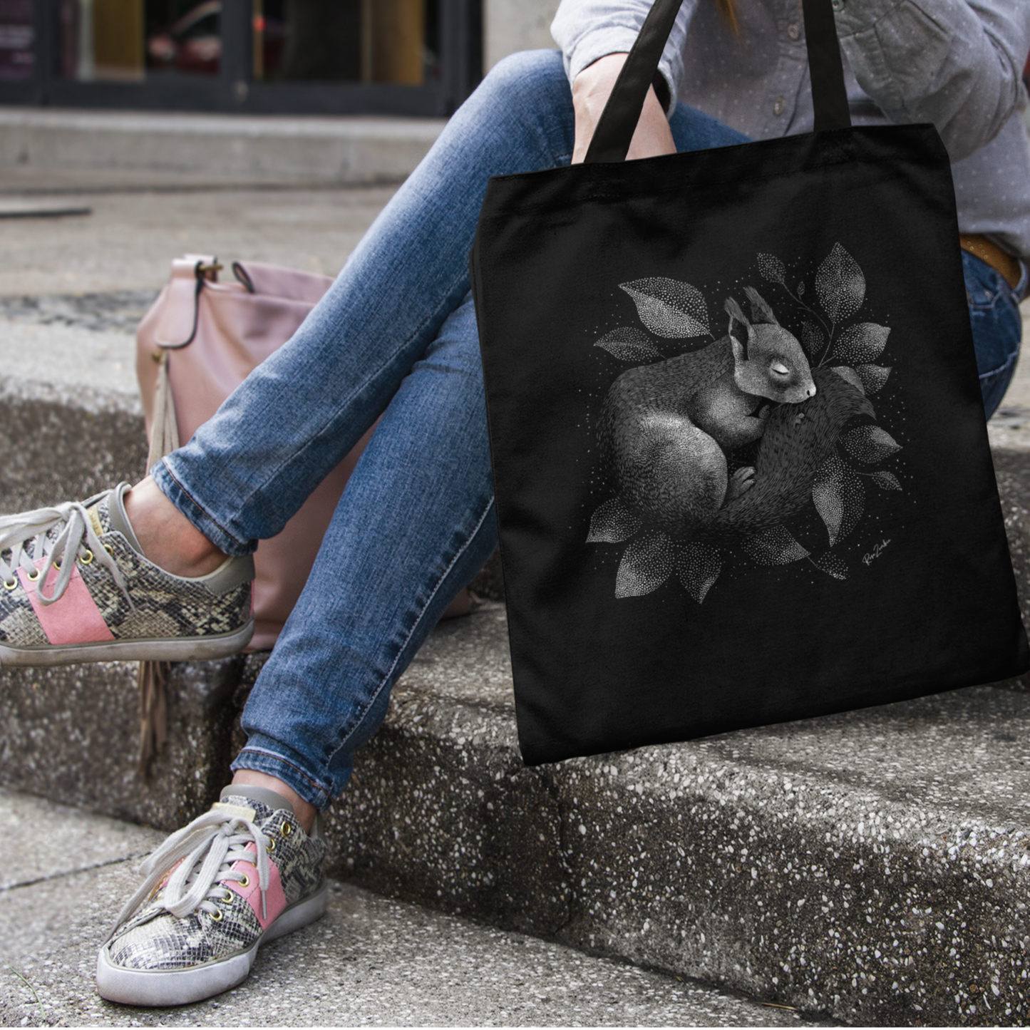 Sac tote noir en coton bio - Écureuil endormi