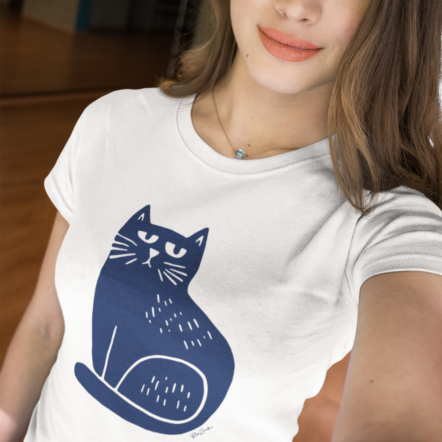 T-shirt en coton bio – Illustration chat minimaliste bleu marine