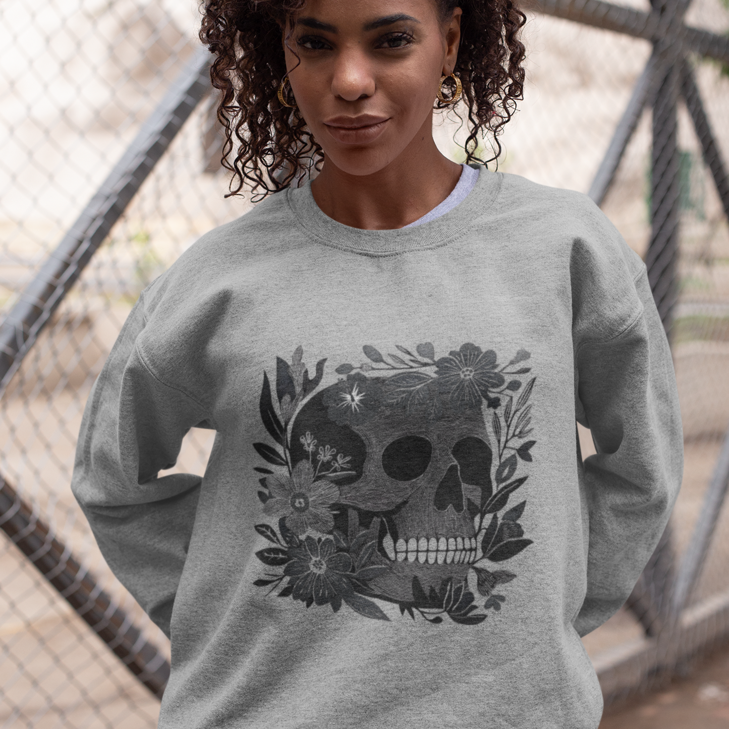 Pull en coton éthique - Crâne fleuri style gothique