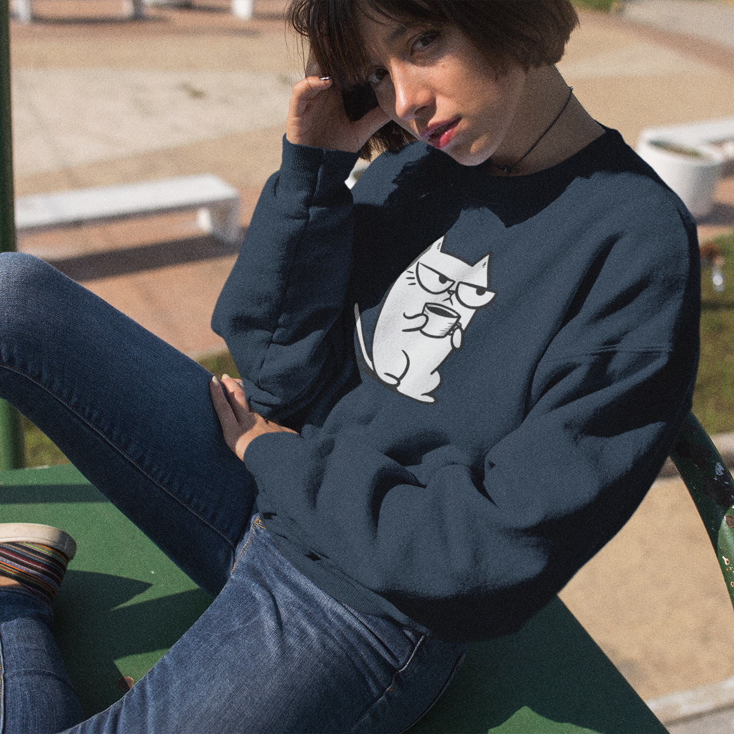 Pull en coton durable – Chat blasé et tasse de café