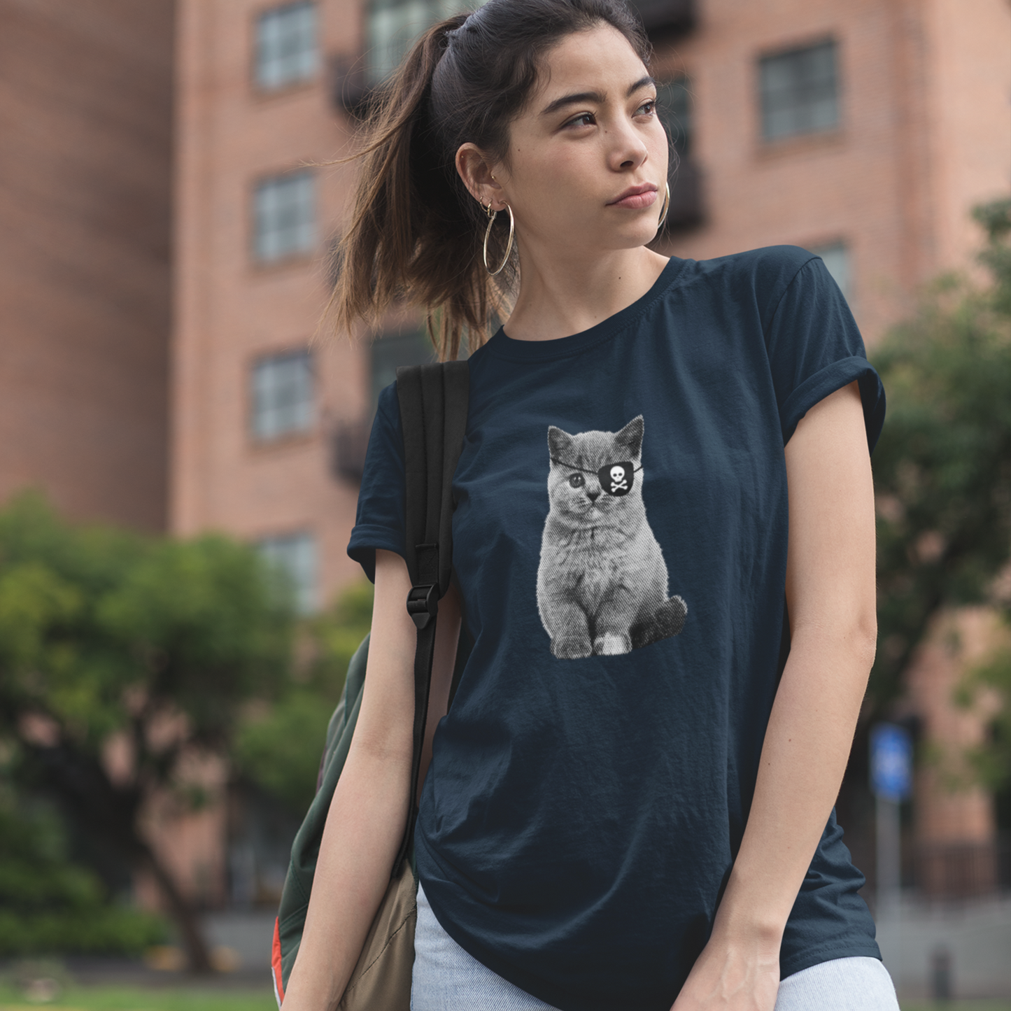 T-shirt en coton recyclé — Chat pirate cache-œil tête de mort,