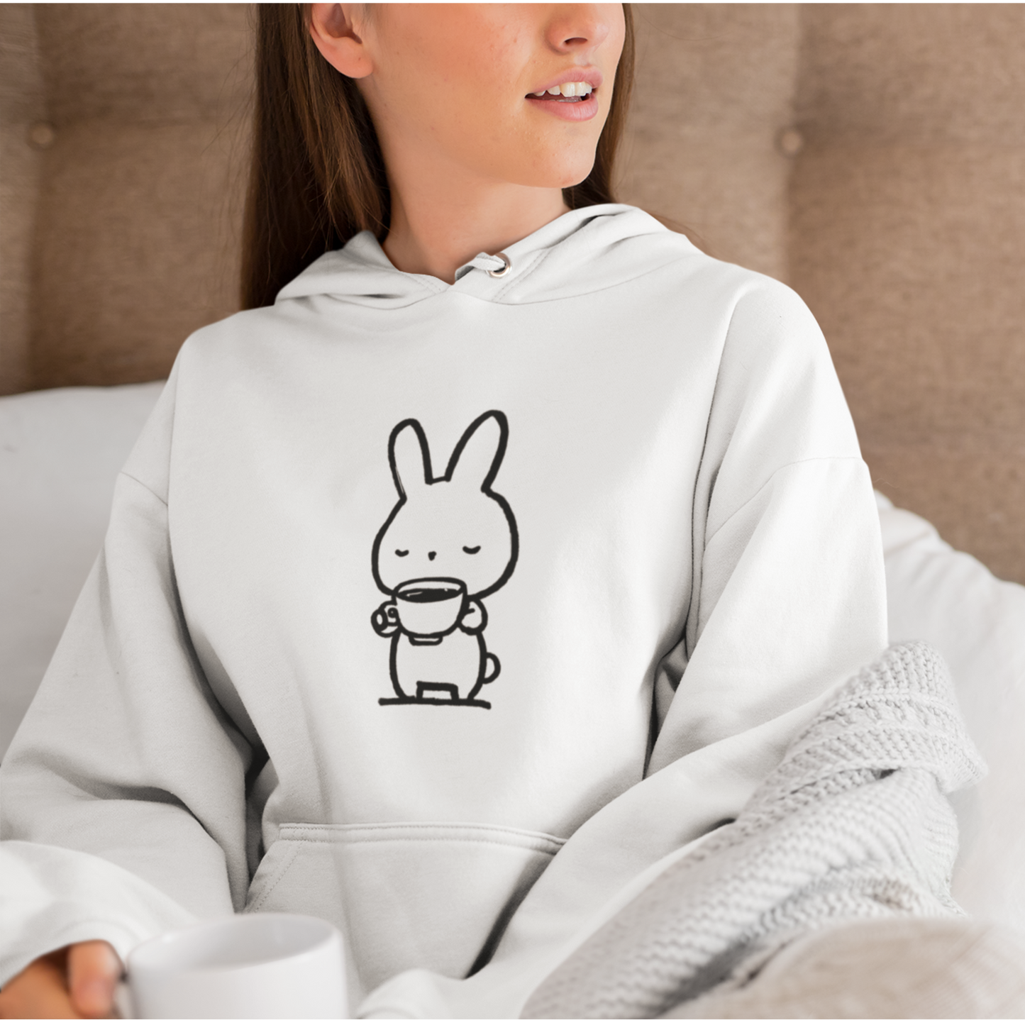 Sweat à capuche en coton durable "Pause Café" – Lapin avec tasse de café