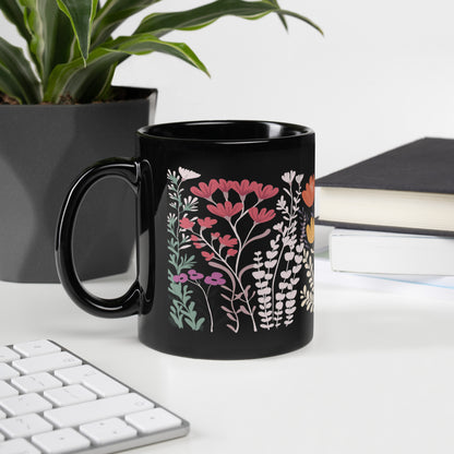 Tasse noire — Illustration fleurs sauvages multicolores