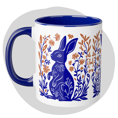 Tasse bicolore — Lapin folk art bleu cobalt et fleurs terracotta