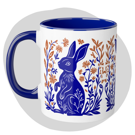 Tasse bicolore — Lapin folk art bleu cobalt et fleurs terracotta