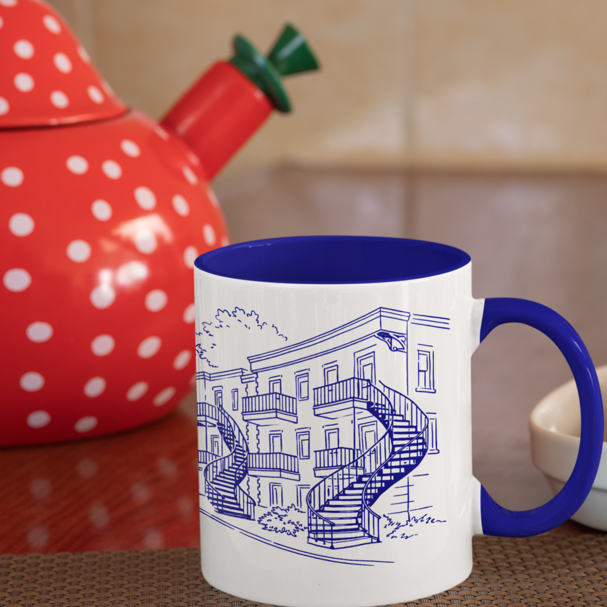 Tasse Montréal 2 tons bleu cobalt — Illustration café terrasse