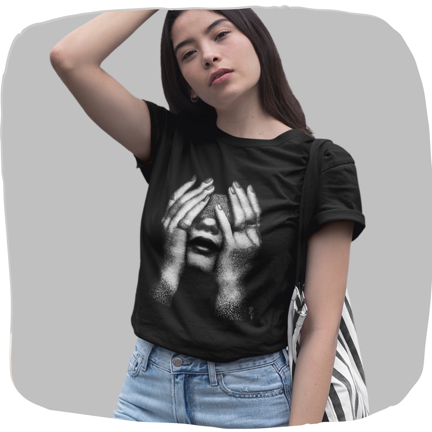 T-shirt coton bio — Visage dissimulé et mains en illustration dotwork