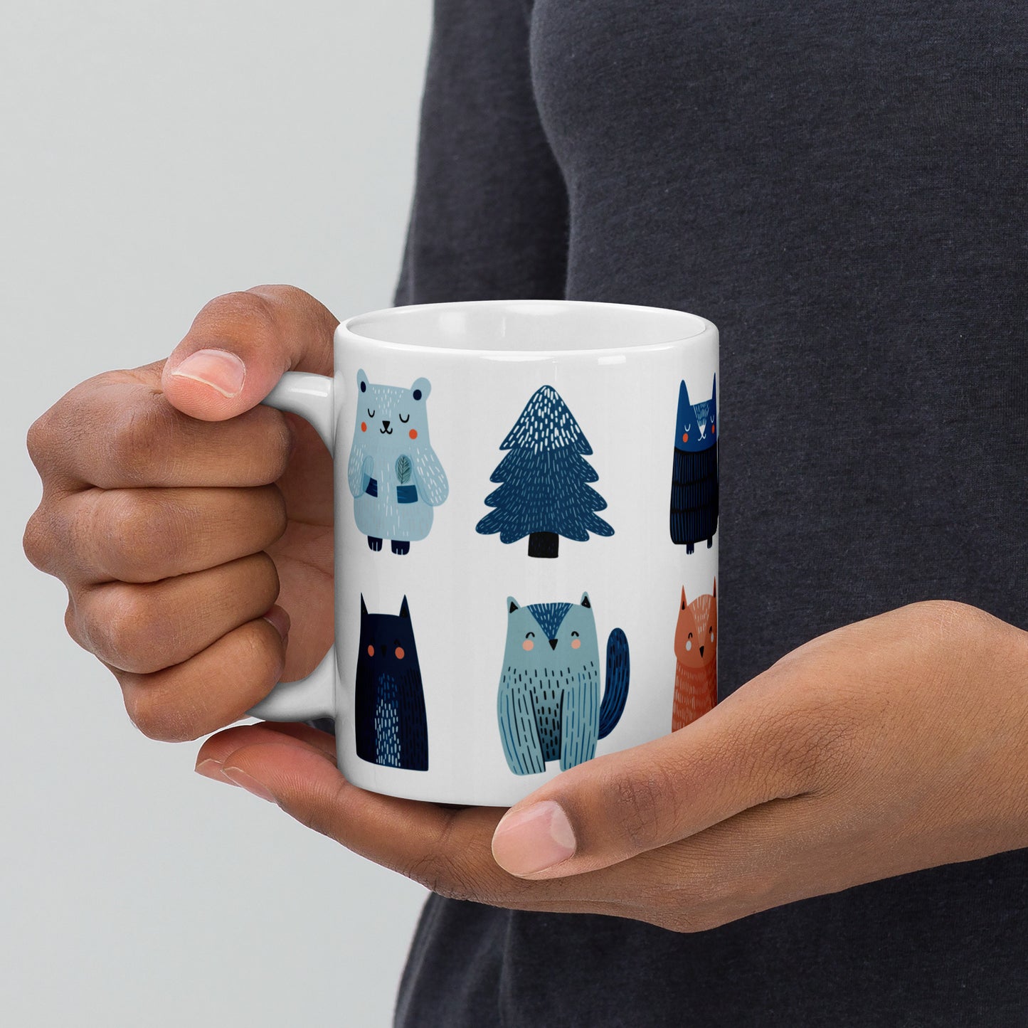 Tasse blanche en céramique — llustration scandinave d'animaux de forêt nordique