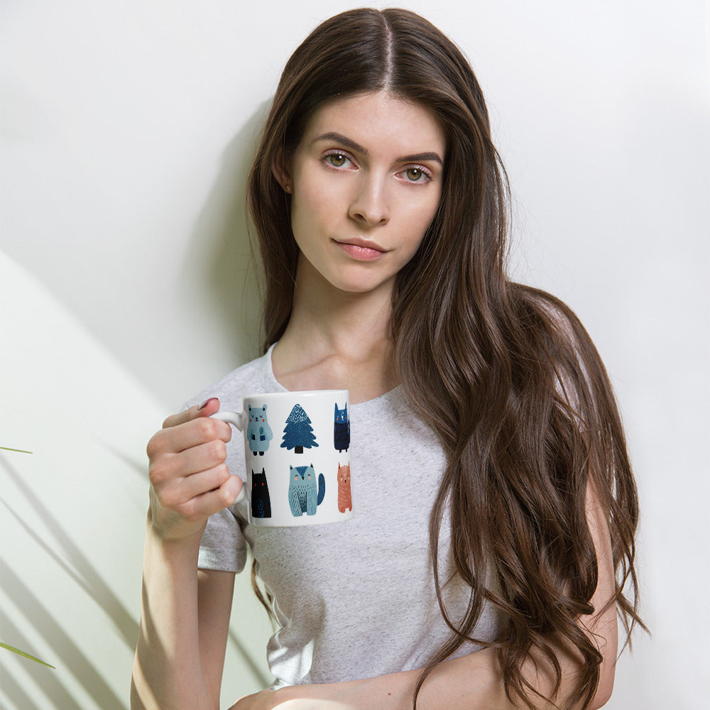 Tasse blanche en céramique — llustration scandinave d'animaux de forêt nordique